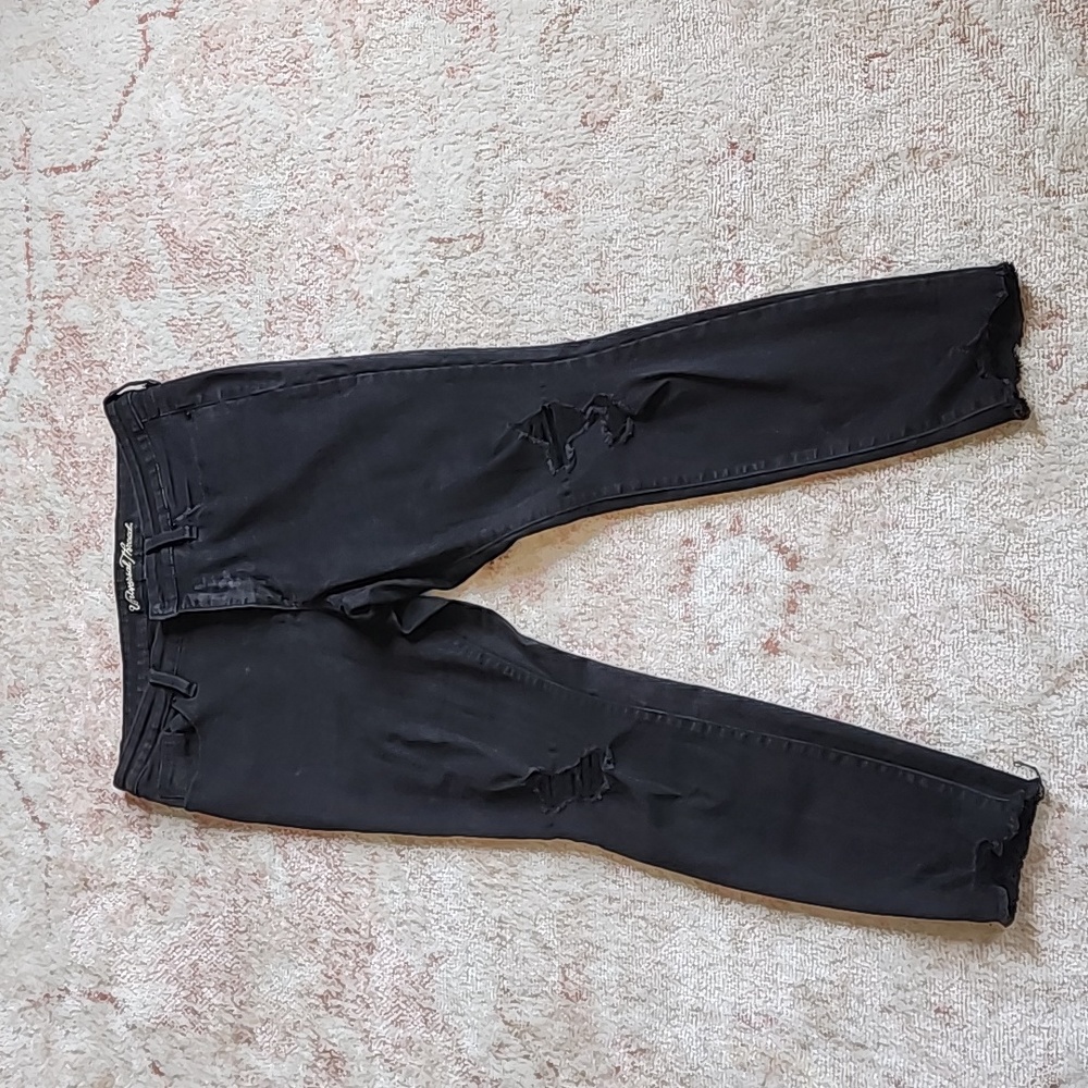 Black ripped skinny jeans